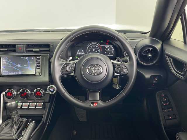 トヨタ ＧＲ８６ SZ 秋田県 2021(令3)年 0.2万km クリスタルブラックシリカ 純正ナビ/（AM/FM/BT/CD）/デジタルTV/衝突被害軽減システム/レーンキープアシスト/レーダークルーズコントロール/レーンキープアシスト/コーナーセンサー/ステアリングリモコン/オートライト/LEDヘッドライト/スマートキー/スペアキー/プッシュスタート/ワンタッチウインカー/電動格納ミラー/オートエアコン/純正17インチアルミホイール/純正フロアマット