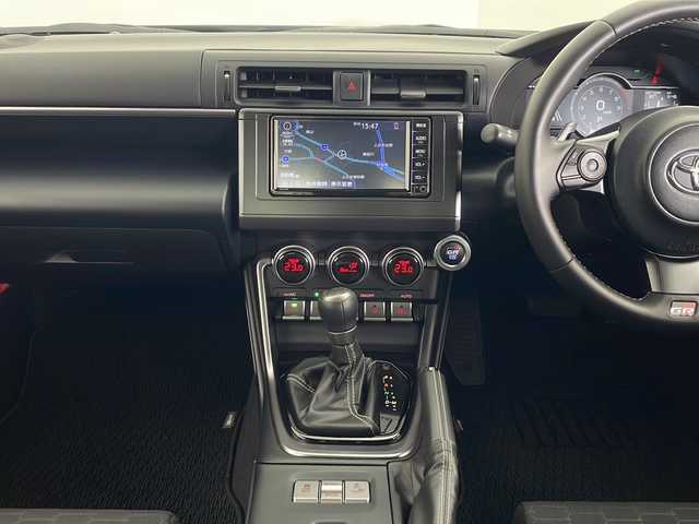 トヨタ ＧＲ８６ SZ 秋田県 2021(令3)年 0.2万km クリスタルブラックシリカ 純正ナビ/（AM/FM/BT/CD）/デジタルTV/衝突被害軽減システム/レーンキープアシスト/レーダークルーズコントロール/レーンキープアシスト/コーナーセンサー/ステアリングリモコン/オートライト/LEDヘッドライト/スマートキー/スペアキー/プッシュスタート/ワンタッチウインカー/電動格納ミラー/オートエアコン/純正17インチアルミホイール/純正フロアマット