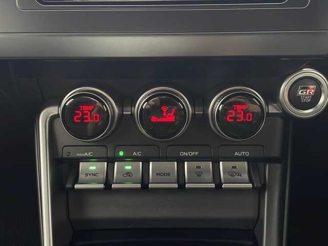 トヨタ ＧＲ８６ SZ 秋田県 2021(令3)年 0.2万km クリスタルブラックシリカ 純正ナビ/（AM/FM/BT/CD）/デジタルTV/衝突被害軽減システム/レーンキープアシスト/レーダークルーズコントロール/レーンキープアシスト/コーナーセンサー/ステアリングリモコン/オートライト/LEDヘッドライト/スマートキー/スペアキー/プッシュスタート/ワンタッチウインカー/電動格納ミラー/オートエアコン/純正17インチアルミホイール/純正フロアマット