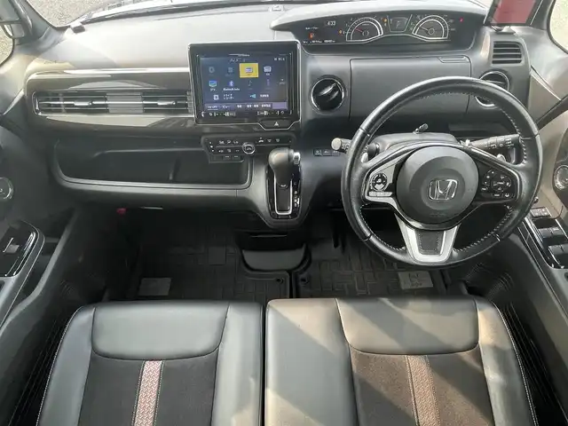 ホンダ Ｎ ＢＯＸ G L ターボ ホンダセンシング 熊本県 2018(平30)年 10.1万km クリスタルブラックパール (株)IDOMが運営する【じしゃロン熊本店】の自社ローン専用車両になります。こちらは現金またはオートローンご利用時の価格です。自社ローンご希望の方は別途その旨お申付け下さい　/Carrozzeria製8インチSDナビ【AVIC-RL901】/　（フルセグTV・Bluetooth・DVD・AM/FM）/バックカメラ/Yupiteru製レーダー探知機【GWR303ｓｄ】/前後ドライブレコーダー/ビルトインＥＴＣ/ステアリングスイッチ/クルーズコントロール/コーナーセンサー/衝突軽減ブレーキ/横滑り防止装置/レーンアシスト/オートライト/両側パワースライドドア/パドルシフト/電動格納ウィンカーミラー/ドアバイザー/ISOFIX/カーテンエアバック/純正フロアマット/純正LEDヘッドライト/純正15インチアルミホイール