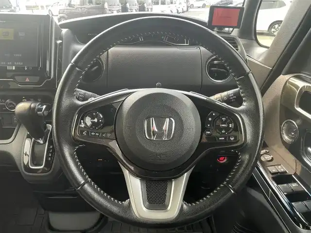 ホンダ Ｎ ＢＯＸ G L ターボ ホンダセンシング 熊本県 2018(平30)年 10.1万km クリスタルブラックパール (株)IDOMが運営する【じしゃロン熊本店】の自社ローン専用車両になります。こちらは現金またはオートローンご利用時の価格です。自社ローンご希望の方は別途その旨お申付け下さい　/Carrozzeria製8インチSDナビ【AVIC-RL901】/　（フルセグTV・Bluetooth・DVD・AM/FM）/バックカメラ/Yupiteru製レーダー探知機【GWR303ｓｄ】/前後ドライブレコーダー/ビルトインＥＴＣ/ステアリングスイッチ/クルーズコントロール/コーナーセンサー/衝突軽減ブレーキ/横滑り防止装置/レーンアシスト/オートライト/両側パワースライドドア/パドルシフト/電動格納ウィンカーミラー/ドアバイザー/ISOFIX/カーテンエアバック/純正フロアマット/純正LEDヘッドライト/純正15インチアルミホイール