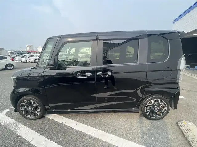 ホンダ Ｎ ＢＯＸ G L ターボ ホンダセンシング 熊本県 2018(平30)年 10.1万km クリスタルブラックパール (株)IDOMが運営する【じしゃロン熊本店】の自社ローン専用車両になります。こちらは現金またはオートローンご利用時の価格です。自社ローンご希望の方は別途その旨お申付け下さい　/Carrozzeria製8インチSDナビ【AVIC-RL901】/　（フルセグTV・Bluetooth・DVD・AM/FM）/バックカメラ/Yupiteru製レーダー探知機【GWR303ｓｄ】/前後ドライブレコーダー/ビルトインＥＴＣ/ステアリングスイッチ/クルーズコントロール/コーナーセンサー/衝突軽減ブレーキ/横滑り防止装置/レーンアシスト/オートライト/両側パワースライドドア/パドルシフト/電動格納ウィンカーミラー/ドアバイザー/ISOFIX/カーテンエアバック/純正フロアマット/純正LEDヘッドライト/純正15インチアルミホイール