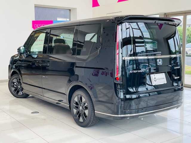 ホンダ ステップワゴン スパーダ eHEV 埼玉県 2025(令7)年 0.1千km クリスタルブラックパール ホンダセンシング/純正11インチSDナビ/　　CD/DVD/BT/フルセグ/バックカメラ/両側パワースライドドア/パワーバックドア/レーダークルーズコントロール/LEDオートライト/ハーフレザーシート/シートヒーター/純正16インチアルミホイール/ステアリングスイッチ/アイドリングストップ/USBポート/スマートキー2本/禁煙車