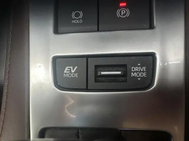 トヨタ ハリアー ハイブリッド Z 岡山県 2020(令2)年 8.1万km ホワイトパールクリスタルシャイン 登録時走行距離80210km/ワンオーナー/ガナドール製マフラー/JBLスピーカー/純正12.3インチナビ/フルセグTV/（FM.AM.TV.BT.USB）/トヨタセーフティセンス/・プリクラッシュセーフティ/・レーダークルーズコントロール/・オートマチックハイビーム/・ロードサインアシスト/バックカメラ/デジタルインナーミラー/ETC2.0/前後ドライブレコーダー/オートワイパー/横滑り防止装置/D席パワーシート/ハーフレザーシート/純正フロアマット/純正19インチAW