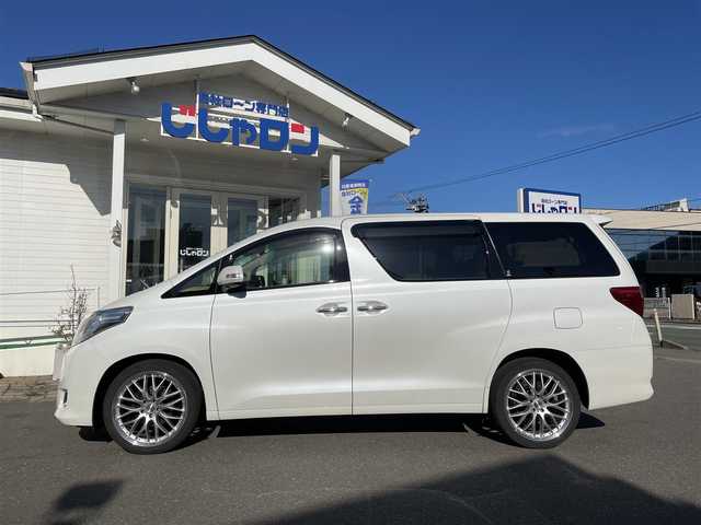 トヨタ アルファード 240X 秋田県 2012(平24)年 12.1万km ホワイトパールクリスタルシャイン (株)IDOMが運営する【じしゃロン 秋田店】の自社ローン専用車両になります。こちらは現金またはオートローンご利用時の価格です。自社ローンご希望の方は別途その旨お申付け下さい//////////メモリナビ/フルセグテレビ/バックカメラ/ウィンカーミラー/ドアバイザー/プッシュスタート/両側パワースライドドア/ETC/フリップダウンモニター/スマートキー