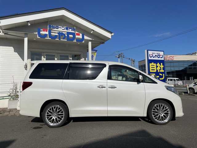 トヨタ アルファード 240X 秋田県 2012(平24)年 12.1万km ホワイトパールクリスタルシャイン (株)IDOMが運営する【じしゃロン 秋田店】の自社ローン専用車両になります。こちらは現金またはオートローンご利用時の価格です。自社ローンご希望の方は別途その旨お申付け下さい//////////メモリナビ/フルセグテレビ/バックカメラ/ウィンカーミラー/ドアバイザー/プッシュスタート/両側パワースライドドア/ETC/フリップダウンモニター/スマートキー