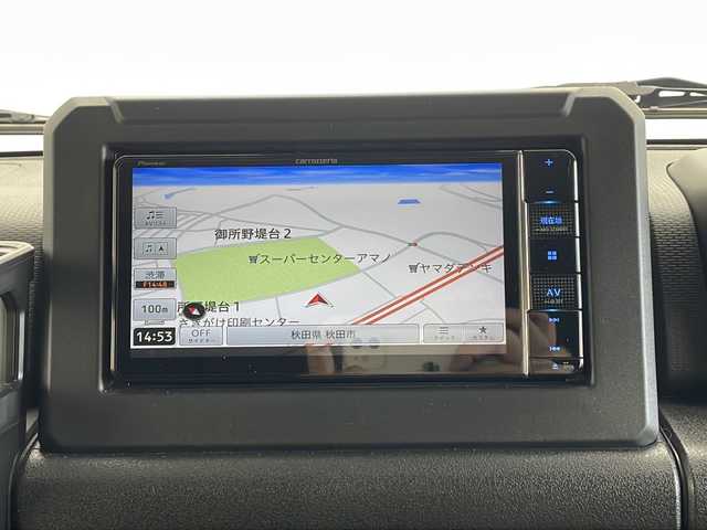 スズキ ジムニー シエラ JC 秋田県 2024(令6)年 1万km ミディアムグレー 4WD/社外メモリナビ　/フルセグTV/CD/DVD/BT　/バックカメラ　/衝突軽減ブレーキ　/クルーズコントロール　/前席シートヒーター　/ＥＴＣ　/前方ドライブレコーダー　/ＬＥＤヘッドライト　/ローダウン　/純正足回り車載　/オートライト　/アイドリングストップ/スマートキー/純正フロアマット/社外アルミホイール