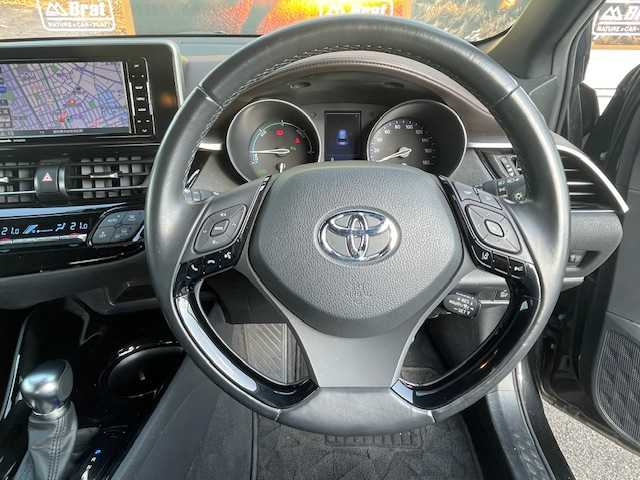トヨタ Ｃ－ＨＲ G 愛知県 2017(平29)年 7.7万km ブラックマイカ 純正ホイール/社外ナビＴＶ/バックカメラ/ＥＴＣ/純正フロアマット/ドアバイザー/クルーズコントロール/スマートキ―/コーナーセンサー/横滑り防止装置/シートヒーター/レーンキープアシスト/スペアキ―/フルセグテレビ