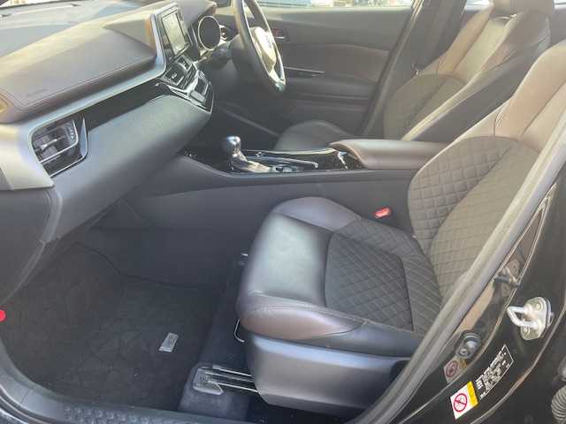 トヨタ Ｃ－ＨＲ G 愛知県 2017(平29)年 7.7万km ブラックマイカ 純正ホイール/社外ナビＴＶ/バックカメラ/ＥＴＣ/純正フロアマット/ドアバイザー/クルーズコントロール/スマートキ―/コーナーセンサー/横滑り防止装置/シートヒーター/レーンキープアシスト/スペアキ―/フルセグテレビ