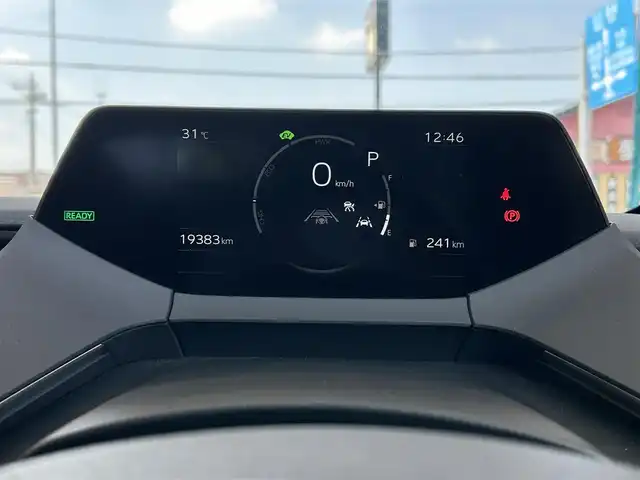 トヨタ プリウス U 茨城県 2023(令5)年 2万km グレー KINTO専用グレード/セーフティセンス（予防安全パッケージ）/パーキングサポートブレーキ（前後方静止物）/8型ディスプレイオーディオ/フルセグ/Bカメラ/Bluetooth/AppleCarPlay/レーダークルーズコントロール/ETC2.0/前後ドライブレコーダー(TZ-DR210)/クリアランスソナー/LEDヘッドライト/オートマチックハイビーム/アルミホイール（樹脂フルキャップ［ダークグレーメタリック＋マットブラック塗装］付）/純正フロアマット/充電用タイプC入力端子/スマートキー/盗難防止装置/横滑り防止機能/Wエアバッグ