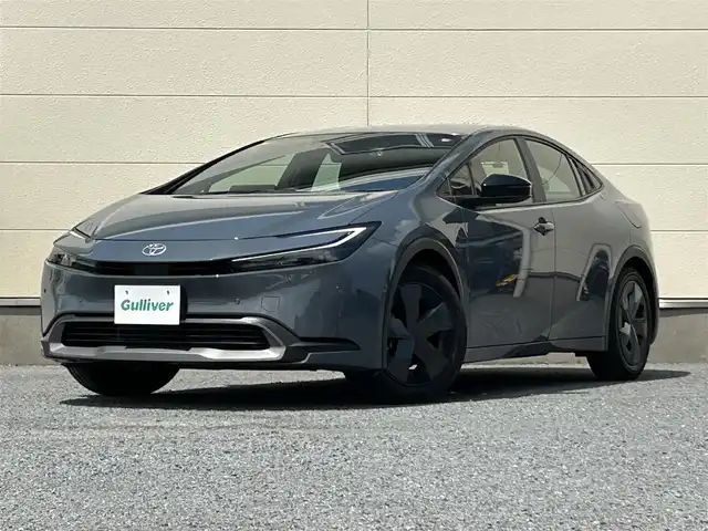 トヨタ プリウス U 茨城県 2023(令5)年 2万km グレー KINTO専用グレード/セーフティセンス（予防安全パッケージ）/パーキングサポートブレーキ（前後方静止物）/8型ディスプレイオーディオ/フルセグ/Bカメラ/Bluetooth/AppleCarPlay/レーダークルーズコントロール/ETC2.0/前後ドライブレコーダー(TZ-DR210)/クリアランスソナー/LEDヘッドライト/オートマチックハイビーム/アルミホイール（樹脂フルキャップ［ダークグレーメタリック＋マットブラック塗装］付）/純正フロアマット/充電用タイプC入力端子/スマートキー/盗難防止装置/横滑り防止機能/Wエアバッグ