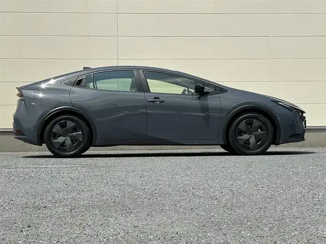 トヨタ プリウス U 茨城県 2023(令5)年 2万km グレー KINTO専用グレード/セーフティセンス（予防安全パッケージ）/パーキングサポートブレーキ（前後方静止物）/8型ディスプレイオーディオ/フルセグ/Bカメラ/Bluetooth/AppleCarPlay/レーダークルーズコントロール/ETC2.0/前後ドライブレコーダー(TZ-DR210)/クリアランスソナー/LEDヘッドライト/オートマチックハイビーム/アルミホイール（樹脂フルキャップ［ダークグレーメタリック＋マットブラック塗装］付）/純正フロアマット/充電用タイプC入力端子/スマートキー/盗難防止装置/横滑り防止機能/Wエアバッグ