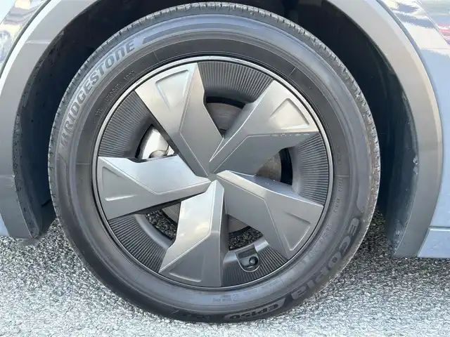 トヨタ プリウス U 茨城県 2023(令5)年 2万km グレー KINTO専用グレード/セーフティセンス（予防安全パッケージ）/パーキングサポートブレーキ（前後方静止物）/8型ディスプレイオーディオ/フルセグ/Bカメラ/Bluetooth/AppleCarPlay/レーダークルーズコントロール/ETC2.0/前後ドライブレコーダー(TZ-DR210)/クリアランスソナー/LEDヘッドライト/オートマチックハイビーム/アルミホイール（樹脂フルキャップ［ダークグレーメタリック＋マットブラック塗装］付）/純正フロアマット/充電用タイプC入力端子/スマートキー/盗難防止装置/横滑り防止機能/Wエアバッグ