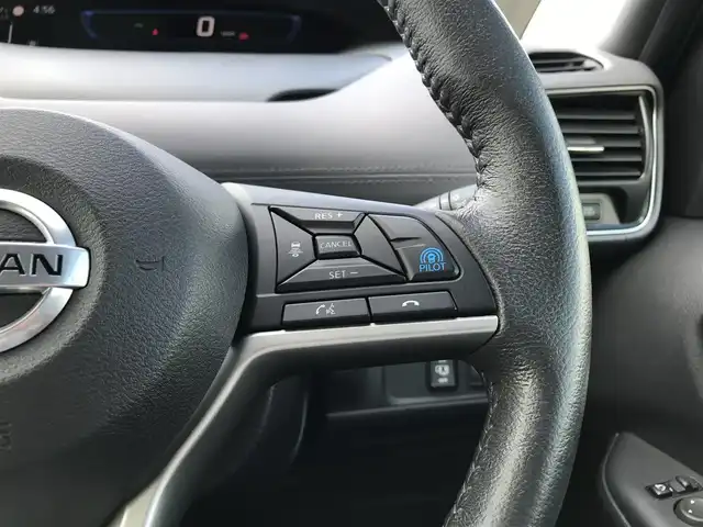 日産 セレナ e－パワー ハイウェイスター V 鳥取県 2020(令2)年 3.5万km ダイヤモンドブラック 純正10インチナビ/フルセグ/CD/DVD/BT/アラウンドビューモニター/純正フリップダウンモニター/ドライブレコーダー・ETC/プロパイロット/エマージェンシーブレーキ/ブラインドスポットモニター/両側パワースライドドア/電動パーキングブレーキ/LEDヘットライト/純正16インチアルミホイール/プッシュエンジンスタート/スマートキー×２