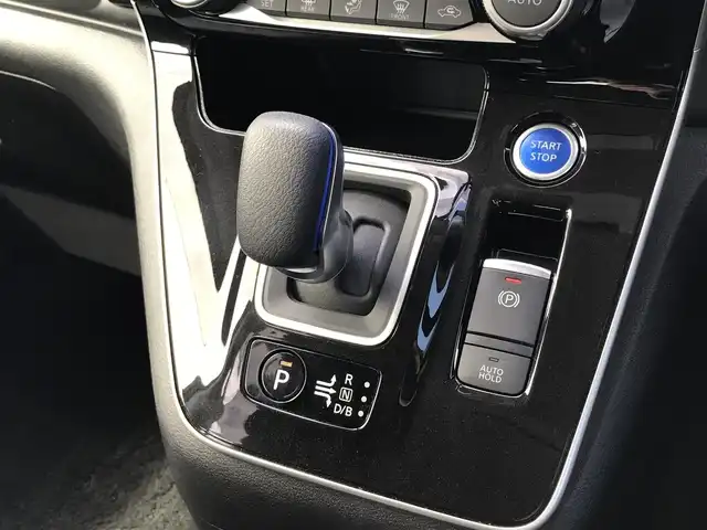 日産 セレナ e－パワー ハイウェイスター V 鳥取県 2020(令2)年 3.5万km ダイヤモンドブラック 純正10インチナビ/フルセグ/CD/DVD/BT/アラウンドビューモニター/純正フリップダウンモニター/ドライブレコーダー・ETC/プロパイロット/エマージェンシーブレーキ/ブラインドスポットモニター/両側パワースライドドア/電動パーキングブレーキ/LEDヘットライト/純正16インチアルミホイール/プッシュエンジンスタート/スマートキー×２