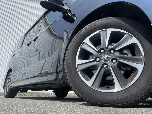 トヨタ ヴォクシー ZS 福岡県 2017(平29)年 4.1万km ブラック ・ALPINE大型ナビ/・両側パワースライドドア /・ダブルサンルーフ /・ダブルエアコン /・フルセグTV /・AppleCarPlay/AndroidAuto /・後席サンシェード /・トヨタセーフティセンス /・ETC/・電格ミラー/・LEDヘッドライト/・ステアリングスイッチ/・スマートキー/プッシュスタート