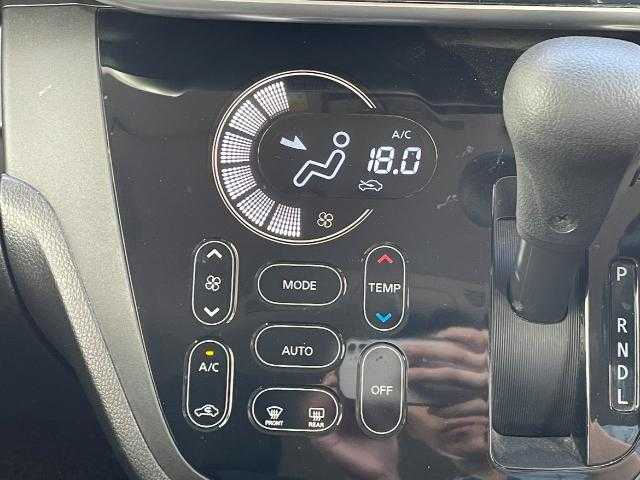 日産 デイズ ルークス ハイウェイスターX 岩手県 2017(平29)年 4.1万km ホワイトパール 純正ナビ　Ｂｌｕｅｔｏｏｔｈ／ＣＤ／ＤＶＤ／フルセグＴＶ　/バックカメラ　/全方位カメラ　/４ＷＤ/前方ドライブレコーダー　/運転席シートヒーター　/片側パワースライドドア/フルフラットシート