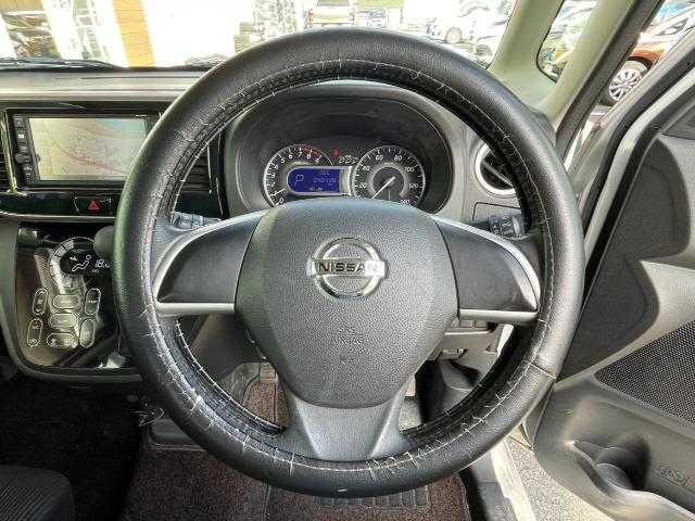 日産 デイズ ルークス ハイウェイスターX 岩手県 2017(平29)年 4.1万km ホワイトパール 純正ナビ　Ｂｌｕｅｔｏｏｔｈ／ＣＤ／ＤＶＤ／フルセグＴＶ　/バックカメラ　/全方位カメラ　/４ＷＤ/前方ドライブレコーダー　/運転席シートヒーター　/片側パワースライドドア/フルフラットシート