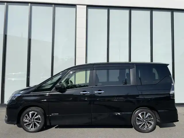 日産 セレナ ハイウェイスター V 大阪府 2020(令2)年 2.9万km ダイヤモンドブラック 純正ナビ　/   フルセグＴＶ/CD/DVD/Bluetooth/アラウンドビューモニター　/１３．３インチ後席モニター　/衝突軽減ブレーキ/クリアランスソナー　/ブラインドスポットモニター　/両側パワースライドドア　/クルーズコントロール/レーンキープアシスト　/アイドリングストップ/オートマチックハイビーム　/前方ドライブレコーダー/純正16インチアルミホイール　/ビルトインＥＴＣ　/ＬＥＤライト