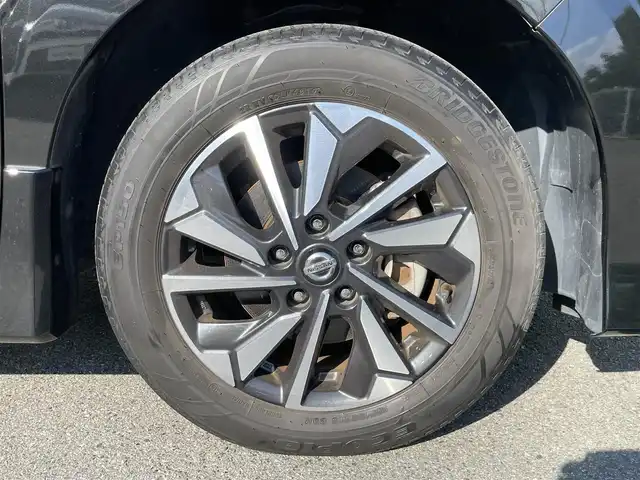 日産 セレナ ハイウェイスター V 大阪府 2020(令2)年 2.9万km ダイヤモンドブラック 純正ナビ　/   フルセグＴＶ/CD/DVD/Bluetooth/アラウンドビューモニター　/１３．３インチ後席モニター　/衝突軽減ブレーキ/クリアランスソナー　/ブラインドスポットモニター　/両側パワースライドドア　/クルーズコントロール/レーンキープアシスト　/アイドリングストップ/オートマチックハイビーム　/前方ドライブレコーダー/純正16インチアルミホイール　/ビルトインＥＴＣ　/ＬＥＤライト