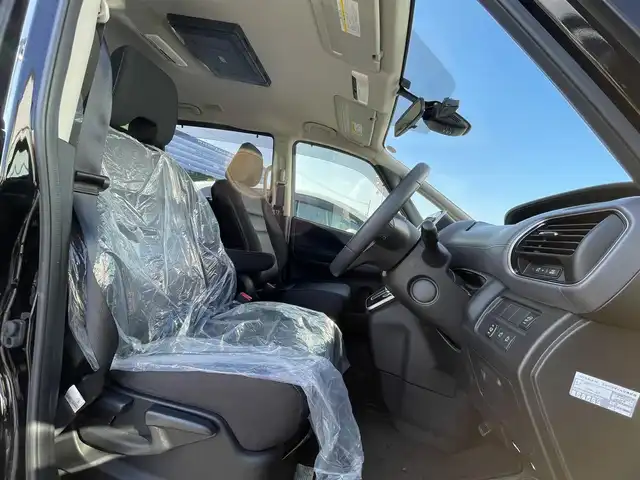 日産 セレナ ハイウェイスター V 大阪府 2020(令2)年 2.9万km ダイヤモンドブラック 純正ナビ　/   フルセグＴＶ/CD/DVD/Bluetooth/アラウンドビューモニター　/１３．３インチ後席モニター　/衝突軽減ブレーキ/クリアランスソナー　/ブラインドスポットモニター　/両側パワースライドドア　/クルーズコントロール/レーンキープアシスト　/アイドリングストップ/オートマチックハイビーム　/前方ドライブレコーダー/純正16インチアルミホイール　/ビルトインＥＴＣ　/ＬＥＤライト