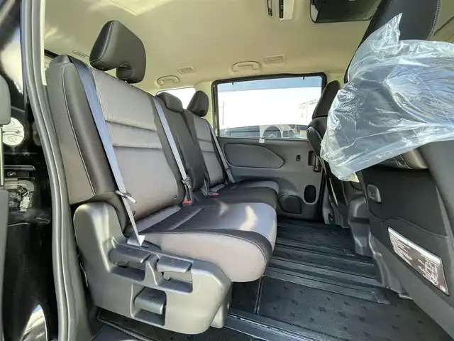 日産 セレナ ハイウェイスター V 大阪府 2020(令2)年 2.9万km ダイヤモンドブラック 純正ナビ　/   フルセグＴＶ/CD/DVD/Bluetooth/アラウンドビューモニター　/１３．３インチ後席モニター　/衝突軽減ブレーキ/クリアランスソナー　/ブラインドスポットモニター　/両側パワースライドドア　/クルーズコントロール/レーンキープアシスト　/アイドリングストップ/オートマチックハイビーム　/前方ドライブレコーダー/純正16インチアルミホイール　/ビルトインＥＴＣ　/ＬＥＤライト