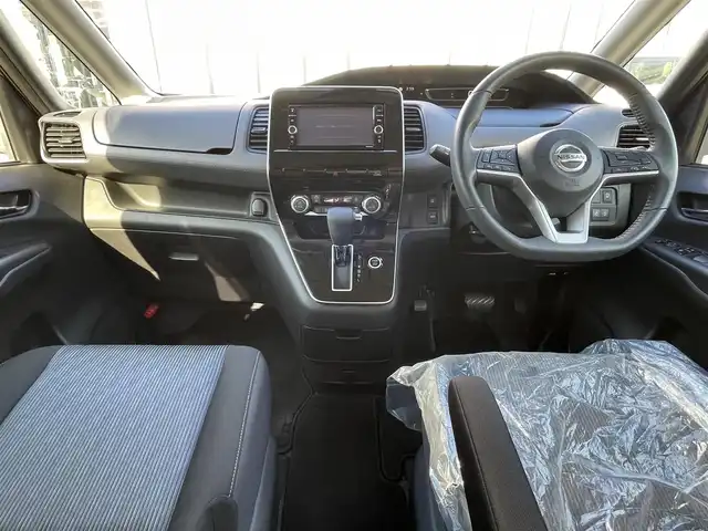 日産 セレナ ハイウェイスター V 大阪府 2020(令2)年 2.9万km ダイヤモンドブラック 純正ナビ　/   フルセグＴＶ/CD/DVD/Bluetooth/アラウンドビューモニター　/１３．３インチ後席モニター　/衝突軽減ブレーキ/クリアランスソナー　/ブラインドスポットモニター　/両側パワースライドドア　/クルーズコントロール/レーンキープアシスト　/アイドリングストップ/オートマチックハイビーム　/前方ドライブレコーダー/純正16インチアルミホイール　/ビルトインＥＴＣ　/ＬＥＤライト