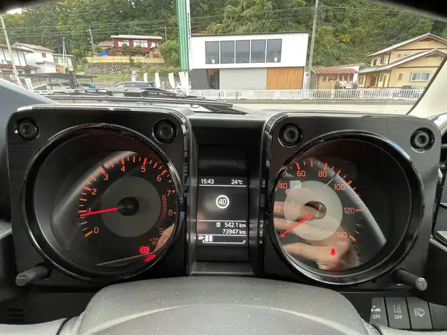 スズキ ジムニー XC 岐阜県 2019(令1)年 7.4万km ブルーイッシュブラックパール3 ワンオーナー/4WD/社外ナビ(AM/FM/CD/DVD)/クルーズコントロール/レーンキープアシスト/衝突軽減ブレーキ/ダウンヒルアシストコントロール/スマートキー/背面タイヤ/LEDヘッドライト・オート機能付/フォグランプ/ETC/ドライブレコーダー/純正アルミホイール/ウィンカーミラー/ドアバイザー/盗難防止装置/横滑り防止装置/保証書/取扱説明書/スペアキー/スタッドレスタイヤ車載