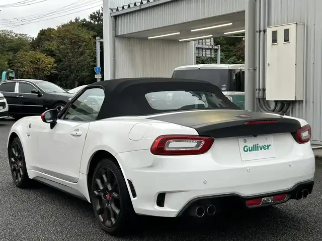 アバルト １２４ スパイダー 静岡県 2017(平29)年 5万km パール ユーザー買取車両/純正SDナビ/[AM/FM/TV/BT/CD/DVD]/純正17インチAW/純正LEDヘッドライト/純正bremboキャリパー/エンジンスタートボタン/MTモード付AT/パドルシフト/スマートキー/スペアキー×１/ETC/バックカメラ/ドライブレコーダー/レザーシート/シートヒーター/コーナーセンサー/横滑り防止装置/取扱説明書/保証書