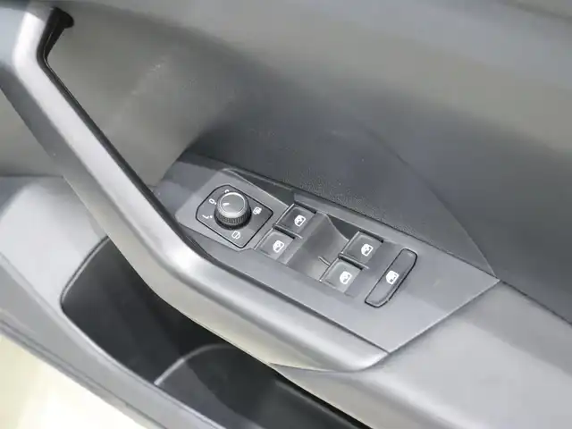 フォルクスワーゲン ＶＷ Ｔ－クロス TSI スタイル 静岡県 2022(令4)年 1.6万km ベージュ セーフティパッケージ/・衝突軽減ブレーキ/・BSM/・LKA/・パーキングアシスト/・ハイビームアシスト/半革シート/バーチャルコックピット/ドラレコ/純正ナビ/フルセグTV/Apple Carplay/ワイヤレス充電/ACC/パドルシフト