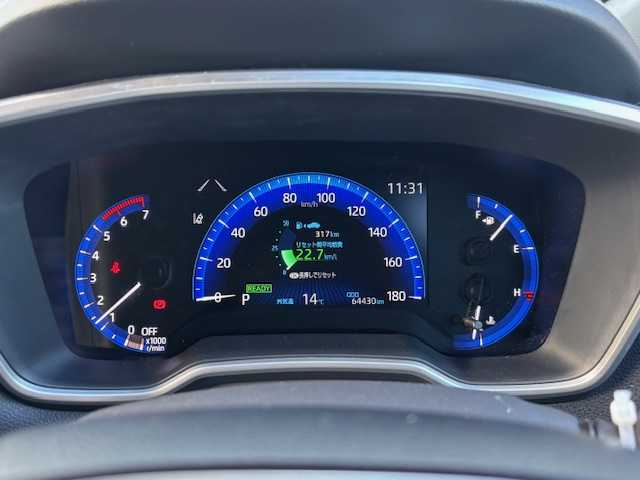 トヨタ カローラ クロス ハイブリッド Z 宮城県 2023(令5)年 6.5万km アティチュードブラックマイカ 登録時走行距離64430km/クルーズコントロール（追従走行あり）/レーンキープアシスト/プリクラッシュセーフティ/電動パーキング/オートライト/オートマチックハイビーム/パワーバックドア/コーナーセンサー（前後）/バックカメラ/横滑り防止装置/ステアリングリモコン/シートヒーター（前席）/社外ドライブレコーダー/ビルトインETC/パワーシート（D席）/純正フロアマット/純正ディスプレイオーディオ/フルセグTV・Bluetooth・ミラキャスト・USB/純正アルミホイール