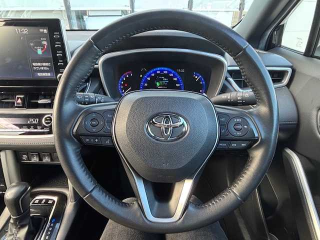 トヨタ カローラ クロス ハイブリッド Z 宮城県 2023(令5)年 6.5万km アティチュードブラックマイカ 登録時走行距離64430km/クルーズコントロール（追従走行あり）/レーンキープアシスト/プリクラッシュセーフティ/電動パーキング/オートライト/オートマチックハイビーム/パワーバックドア/コーナーセンサー（前後）/バックカメラ/横滑り防止装置/ステアリングリモコン/シートヒーター（前席）/社外ドライブレコーダー/ビルトインETC/パワーシート（D席）/純正フロアマット/純正ディスプレイオーディオ/フルセグTV・Bluetooth・ミラキャスト・USB/純正アルミホイール