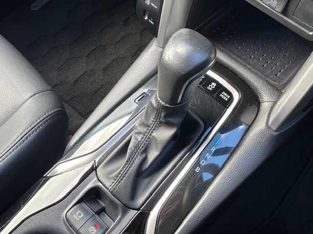 トヨタ カローラ クロス ハイブリッド Z 宮城県 2023(令5)年 6.5万km アティチュードブラックマイカ 登録時走行距離64430km/クルーズコントロール（追従走行あり）/レーンキープアシスト/プリクラッシュセーフティ/電動パーキング/オートライト/オートマチックハイビーム/パワーバックドア/コーナーセンサー（前後）/バックカメラ/横滑り防止装置/ステアリングリモコン/シートヒーター（前席）/社外ドライブレコーダー/ビルトインETC/パワーシート（D席）/純正フロアマット/純正ディスプレイオーディオ/フルセグTV・Bluetooth・ミラキャスト・USB/純正アルミホイール