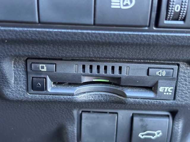 トヨタ カローラ クロス ハイブリッド Z 宮城県 2023(令5)年 6.5万km アティチュードブラックマイカ 登録時走行距離64430km/クルーズコントロール（追従走行あり）/レーンキープアシスト/プリクラッシュセーフティ/電動パーキング/オートライト/オートマチックハイビーム/パワーバックドア/コーナーセンサー（前後）/バックカメラ/横滑り防止装置/ステアリングリモコン/シートヒーター（前席）/社外ドライブレコーダー/ビルトインETC/パワーシート（D席）/純正フロアマット/純正ディスプレイオーディオ/フルセグTV・Bluetooth・ミラキャスト・USB/純正アルミホイール