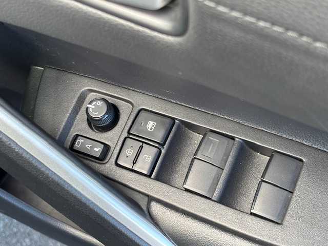 トヨタ カローラ クロス ハイブリッド Z 宮城県 2023(令5)年 6.5万km アティチュードブラックマイカ 登録時走行距離64430km/クルーズコントロール（追従走行あり）/レーンキープアシスト/プリクラッシュセーフティ/電動パーキング/オートライト/オートマチックハイビーム/パワーバックドア/コーナーセンサー（前後）/バックカメラ/横滑り防止装置/ステアリングリモコン/シートヒーター（前席）/社外ドライブレコーダー/ビルトインETC/パワーシート（D席）/純正フロアマット/純正ディスプレイオーディオ/フルセグTV・Bluetooth・ミラキャスト・USB/純正アルミホイール