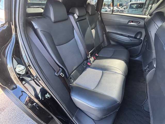 トヨタ カローラ クロス ハイブリッド Z 宮城県 2023(令5)年 6.5万km アティチュードブラックマイカ 登録時走行距離64430km/クルーズコントロール（追従走行あり）/レーンキープアシスト/プリクラッシュセーフティ/電動パーキング/オートライト/オートマチックハイビーム/パワーバックドア/コーナーセンサー（前後）/バックカメラ/横滑り防止装置/ステアリングリモコン/シートヒーター（前席）/社外ドライブレコーダー/ビルトインETC/パワーシート（D席）/純正フロアマット/純正ディスプレイオーディオ/フルセグTV・Bluetooth・ミラキャスト・USB/純正アルミホイール