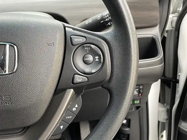 ホンダ フリード G ブラックスタイル 滋賀県 2023(令5)年 2.4万km プラチナホワイトパール 純正9インチナビ/【Bluetooth/CD/DVD/フルセグTV//AppleCarPlay/AndroidAuto】/バックカメラ/ETC/前後ドラレコ/両側パワースライドドア/シートヒーター/LEDヘッドライト/オートライト/ステアリングスイッチ/追従クルーズコントロール/レーンキープアシスト/スマートキー