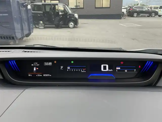 ホンダ フリード G ブラックスタイル 滋賀県 2023(令5)年 2.4万km プラチナホワイトパール 純正9インチナビ/【Bluetooth/CD/DVD/フルセグTV//AppleCarPlay/AndroidAuto】/バックカメラ/ETC/前後ドラレコ/両側パワースライドドア/シートヒーター/LEDヘッドライト/オートライト/ステアリングスイッチ/追従クルーズコントロール/レーンキープアシスト/スマートキー