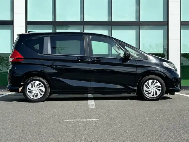 ホンダ フリード＋ G 和歌山県 2016(平28)年 8.8万km クリスタルブラックパール 純正ディスプレイオーディオ/CD/FM/AM/両側パワースライドドア/ドライブレコーダー/ETC/横滑り防止/プッシュスタート/オートエアコン/アイドリングストップ/スマートキー/純正マット/ハロゲンヘッドライト