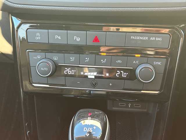 フォルクスワーゲン ＶＷ Ｔ－クロス TSI スタイル 埼玉県 2021(令3)年 2.6万km ピュアホワイト メーカーナビ　/(AM/FM/Bluetooth)/バックカメラ　/前後ドラレコ/ETC2.0　/ルーフレール　/積込スタッドレス純正AWタイヤ16インチ４本　/フォグランプ　/LEDライト　/純正フロア　/コーナーセンサー　/クリアランスソナー　/BSM　/スマートキー　/スペアキー1本 /クルコン追/ISOFIX/TYPE-C充電/電格ミラー/オートライト/ステアリングスイッチ/パドルシフト/プッシュスタート/パーキングセンサー/パーキングアシスト/アイドリング/フロントアシスト/レーンキープアシスト/疲労検知システム/TRC/保証書/取扱説明書/パワーステアリング/パワーウィンドウ