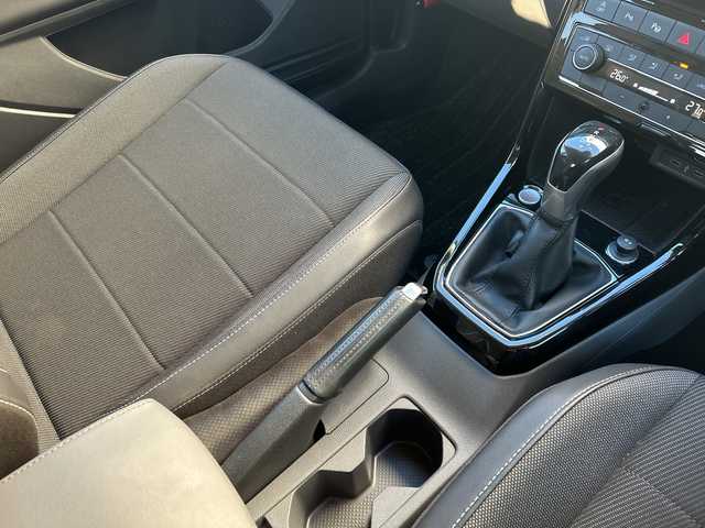 フォルクスワーゲン ＶＷ Ｔ－クロス TSI スタイル 埼玉県 2021(令3)年 2.6万km ピュアホワイト メーカーナビ　/(AM/FM/Bluetooth)/バックカメラ　/前後ドラレコ/ETC2.0　/ルーフレール　/積込スタッドレス純正AWタイヤ16インチ４本　/フォグランプ　/LEDライト　/純正フロア　/コーナーセンサー　/クリアランスソナー　/BSM　/スマートキー　/スペアキー1本 /クルコン追/ISOFIX/TYPE-C充電/電格ミラー/オートライト/ステアリングスイッチ/パドルシフト/プッシュスタート/パーキングセンサー/パーキングアシスト/アイドリング/フロントアシスト/レーンキープアシスト/疲労検知システム/TRC/保証書/取扱説明書/パワーステアリング/パワーウィンドウ