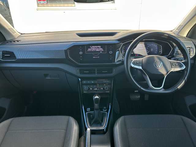 フォルクスワーゲン ＶＷ Ｔ－クロス TSI スタイル 埼玉県 2021(令3)年 2.6万km ピュアホワイト メーカーナビ　/(AM/FM/Bluetooth)/バックカメラ　/前後ドラレコ/ETC2.0　/ルーフレール　/積込スタッドレス純正AWタイヤ16インチ４本　/フォグランプ　/LEDライト　/純正フロア　/コーナーセンサー　/クリアランスソナー　/BSM　/スマートキー　/スペアキー1本 /クルコン追/ISOFIX/TYPE-C充電/電格ミラー/オートライト/ステアリングスイッチ/パドルシフト/プッシュスタート/パーキングセンサー/パーキングアシスト/アイドリング/フロントアシスト/レーンキープアシスト/疲労検知システム/TRC/保証書/取扱説明書/パワーステアリング/パワーウィンドウ