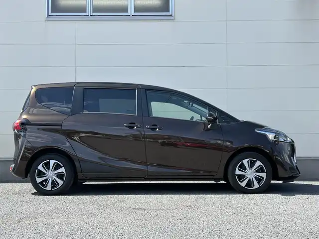 トヨタ シエンタ G クエロ 茨城県 2019(令1)年 3万km ヴィンテージブラウンパールクリスタルシャイン 革巻きステアリング/ステアリングスイッチ/純正ナビ/パノラミックビューカメラ/ハーフレザーシート/LEDヘッドライト/LEDフォグランプ/トヨタセーフティセンス/レーンキープアシスト/オートライト/オートハイビーム/両側パワースライドドア/プッシュスタート/ドライブレコーダー/ビルトインETC