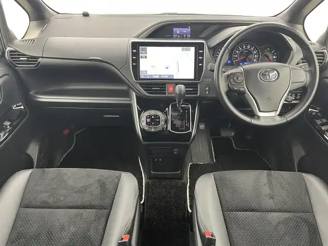 トヨタ ヴォクシー ZS 煌Ⅲ 富山県 2020(令2)年 3.9万km ブラック 1オーナー/社外前後ドラレコ/純正12.1型フリップダウンモニター/純正10インチナビ（NSZN-Z68T）/　　ーーハイレゾCD、DVD、BT、MSV（SD）/フルセグTV/HDMI端子/バックカメラ/前後コーナーセンサー/ビルトインETC2.0/両側パワースライドドア/スマートキー＋プッシュスタート/LEDヘッドライト/フォグ/社外スタッドレスタイヤセット積み込み/クルコン/ハーフレザー調シート/プリクラッシュセーフティ/LDA（レーンディパーチャーアラート）/先行車発進告知/保証書、取説/スペアキー