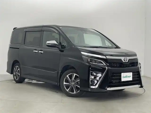 トヨタ ヴォクシー ZS 煌Ⅲ 富山県 2020(令2)年 3.9万km ブラック 1オーナー/社外前後ドラレコ/純正12.1型フリップダウンモニター/純正10インチナビ（NSZN-Z68T）/　　ーーハイレゾCD、DVD、BT、MSV（SD）/フルセグTV/HDMI端子/バックカメラ/前後コーナーセンサー/ビルトインETC2.0/両側パワースライドドア/スマートキー＋プッシュスタート/LEDヘッドライト/フォグ/社外スタッドレスタイヤセット積み込み/クルコン/ハーフレザー調シート/プリクラッシュセーフティ/LDA（レーンディパーチャーアラート）/先行車発進告知/保証書、取説/スペアキー