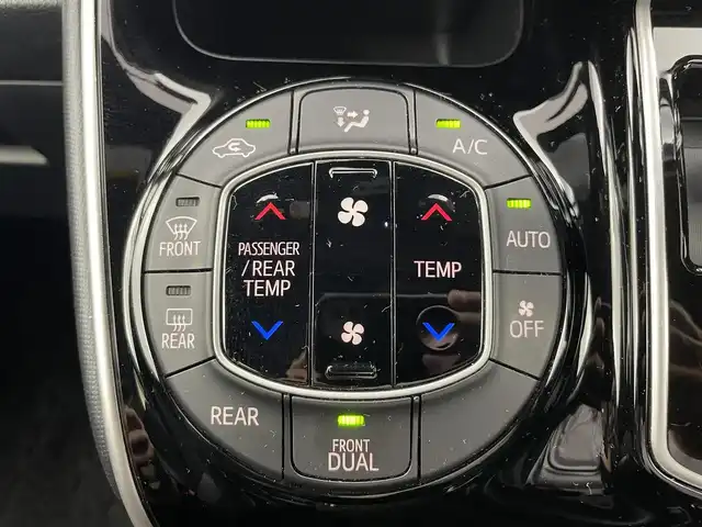 トヨタ ヴォクシー ZS 煌Ⅲ 富山県 2020(令2)年 3.9万km ブラック 1オーナー/社外前後ドラレコ/純正12.1型フリップダウンモニター/純正10インチナビ（NSZN-Z68T）/　　ーーハイレゾCD、DVD、BT、MSV（SD）/フルセグTV/HDMI端子/バックカメラ/前後コーナーセンサー/ビルトインETC2.0/両側パワースライドドア/スマートキー＋プッシュスタート/LEDヘッドライト/フォグ/社外スタッドレスタイヤセット積み込み/クルコン/ハーフレザー調シート/プリクラッシュセーフティ/LDA（レーンディパーチャーアラート）/先行車発進告知/保証書、取説/スペアキー