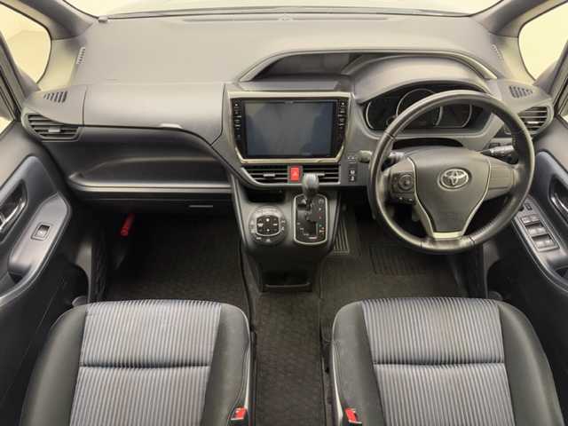 トヨタ ヴォクシー ZS 煌 兵庫県 2015(平27)年 9.2万km ブラック ALPINEナビ/（CD/DVD/Bluetooth/フルセグTV）/・EX1000/バックカメラ/横滑り防止装置/MTモード付AT/両側パワースライドドア/LEDヘッドライト/オートライト/ビルトインETC/アイドリングストップ/プッシュスタート/スマートキー/純正フロアマット/3列シート/ウォークスルー