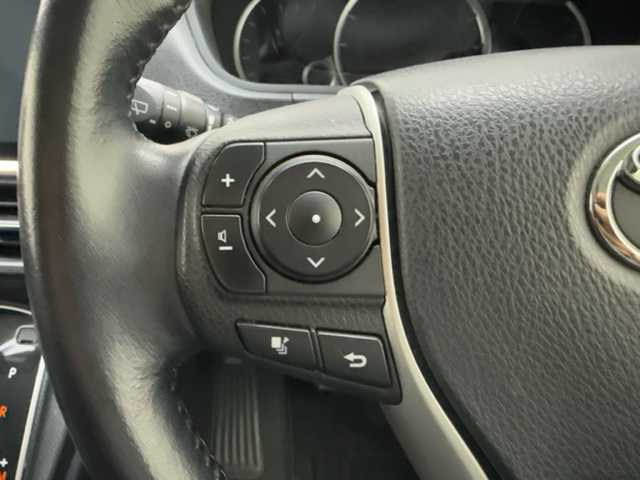 トヨタ ヴォクシー ZS 煌 兵庫県 2015(平27)年 9.2万km ブラック ALPINEナビ/（CD/DVD/Bluetooth/フルセグTV）/・EX1000/バックカメラ/横滑り防止装置/MTモード付AT/両側パワースライドドア/LEDヘッドライト/オートライト/ビルトインETC/アイドリングストップ/プッシュスタート/スマートキー/純正フロアマット/3列シート/ウォークスルー