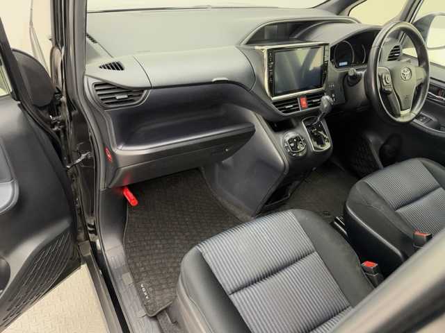トヨタ ヴォクシー ZS 煌 兵庫県 2015(平27)年 9.2万km ブラック ALPINEナビ/（CD/DVD/Bluetooth/フルセグTV）/・EX1000/バックカメラ/横滑り防止装置/MTモード付AT/両側パワースライドドア/LEDヘッドライト/オートライト/ビルトインETC/アイドリングストップ/プッシュスタート/スマートキー/純正フロアマット/3列シート/ウォークスルー