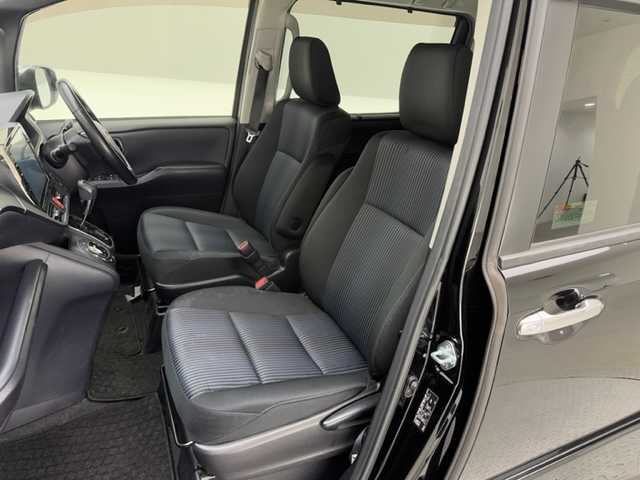 トヨタ ヴォクシー ZS 煌 兵庫県 2015(平27)年 9.2万km ブラック ALPINEナビ/（CD/DVD/Bluetooth/フルセグTV）/・EX1000/バックカメラ/横滑り防止装置/MTモード付AT/両側パワースライドドア/LEDヘッドライト/オートライト/ビルトインETC/アイドリングストップ/プッシュスタート/スマートキー/純正フロアマット/3列シート/ウォークスルー